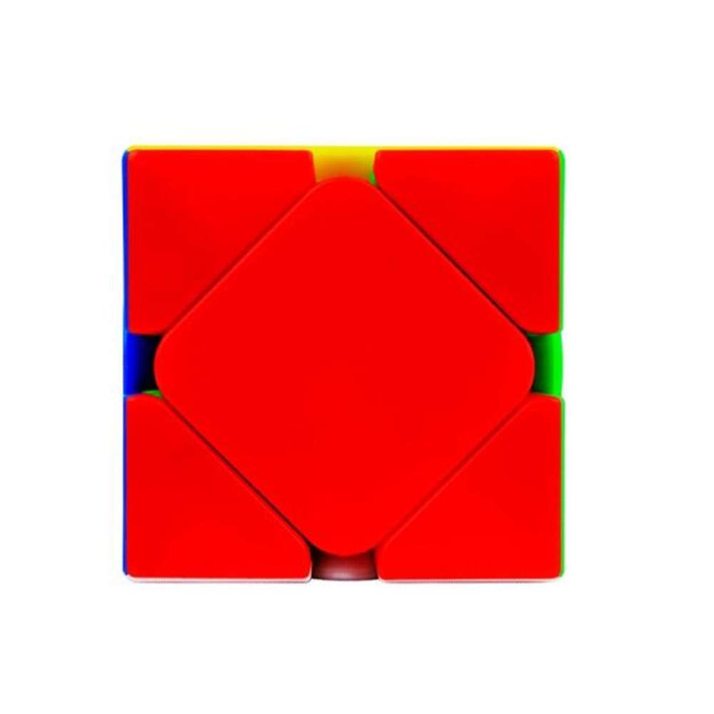 CuberSpeed Skew Ultimate in-hand demonstrates comfortable grip for quick solves.