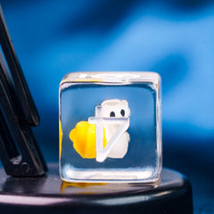 Cusdie D12 snail-inside die shows yellow snail and clear faces
