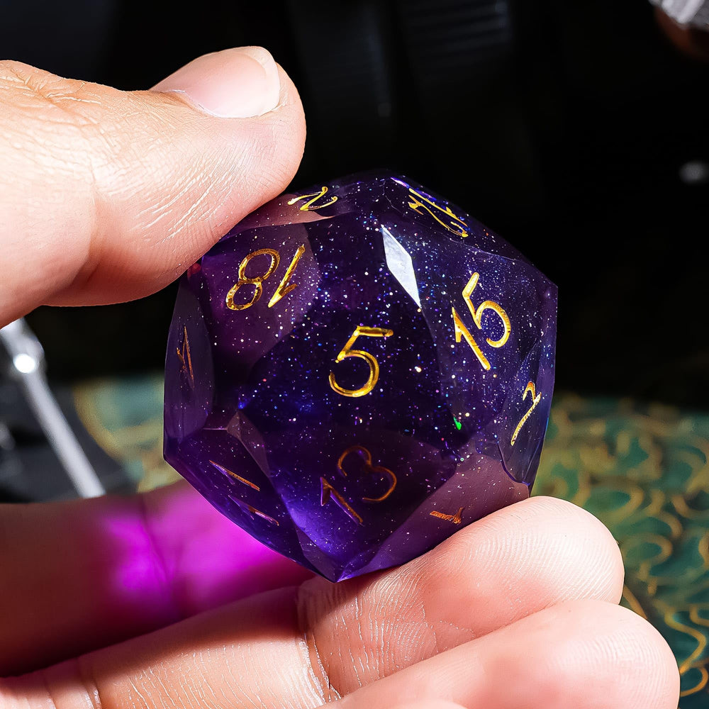 Cusdie mirror finish D20 reflects light, enhancing table presence