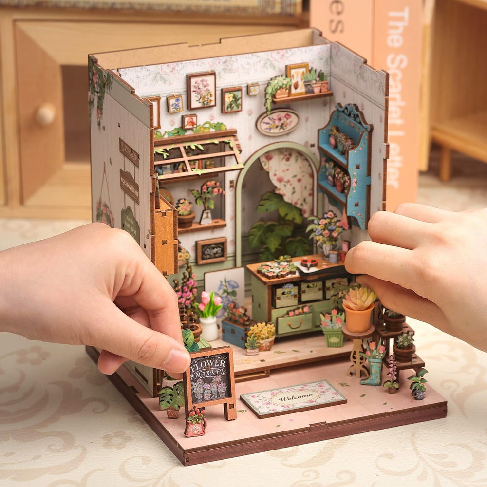 CUTEBEE Book Nook Kit emphasizes customization space for personal scenes