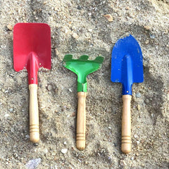 Delphinus durable metal tools with secure wooden grips for long lasting use