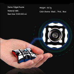 D-FantiX spinner cube suitable for classroom or office use during focused breaks.