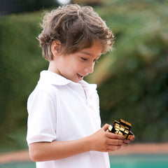 D-FantiX Shengshou Mirror Cube on desk, stable turns and focus-ready.