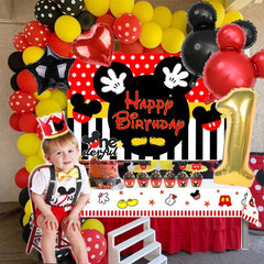 Dilyreke Onederful cake topper marks the milestone with style.