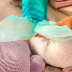 Reflective eyes with 3D pupils give Ariel a lifelike expression for imaginative play.