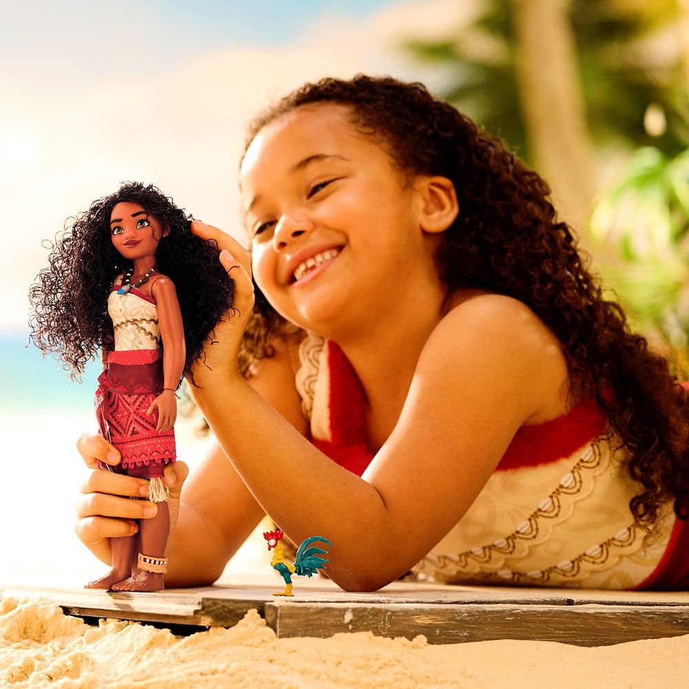 Disney Store Moana 2 window packaging showcases the display-worthy doll.