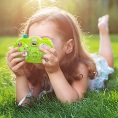 Divwa viewfinder close-up highlighting bright kid-friendly design