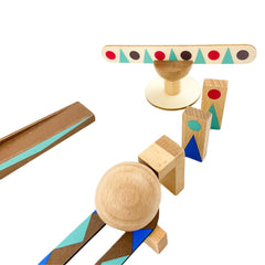 DJECO Zig & Go spatial relations detail for geometry exploration.