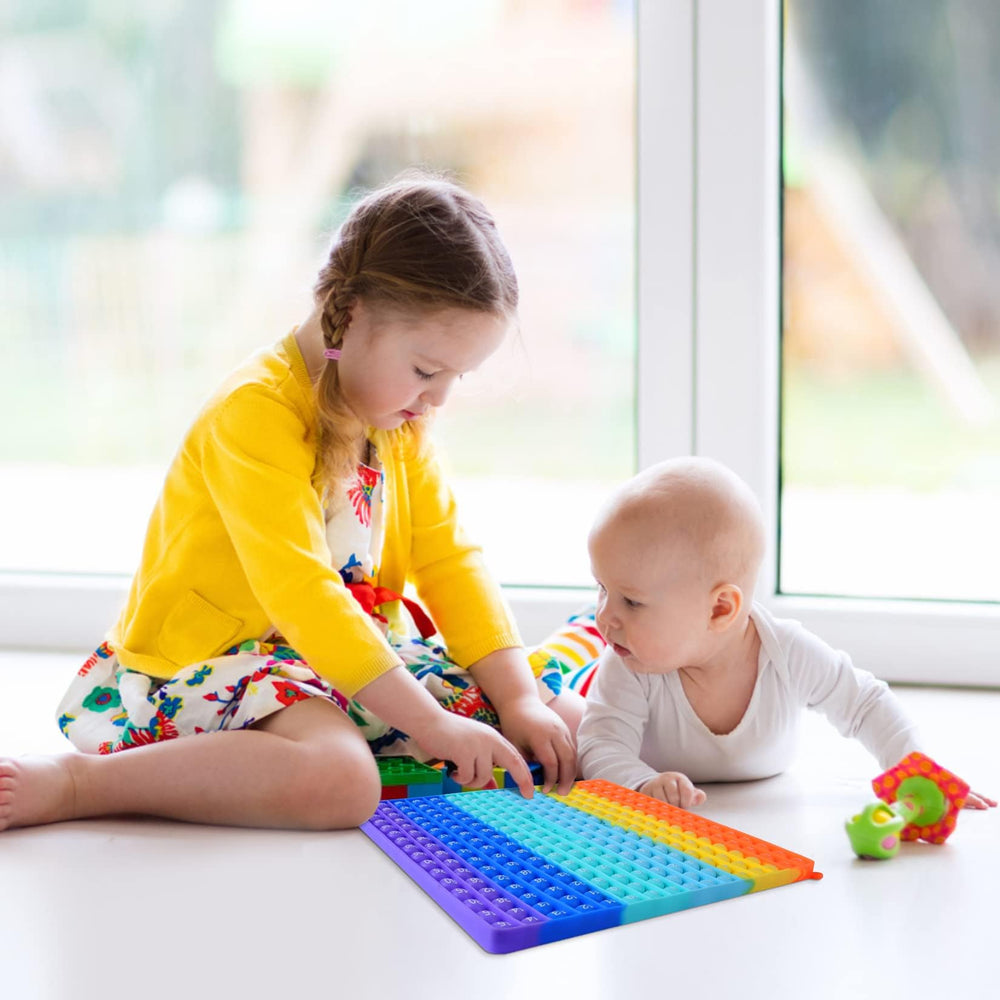 DK-SIMINA large 30x30 cm play area supports group learning.