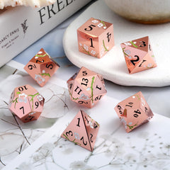 DNDND D6 flower dice in gold-white complements Dungeons and Dragons character sheets.