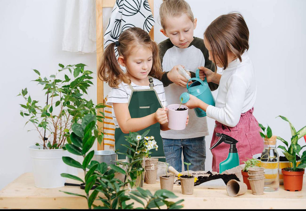 Doiaz Kidz Gardening Tool Set sun hat shields kids from sun during garden adventures.
