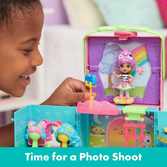 Rope ladder leads to the photo studio with backgrounds.