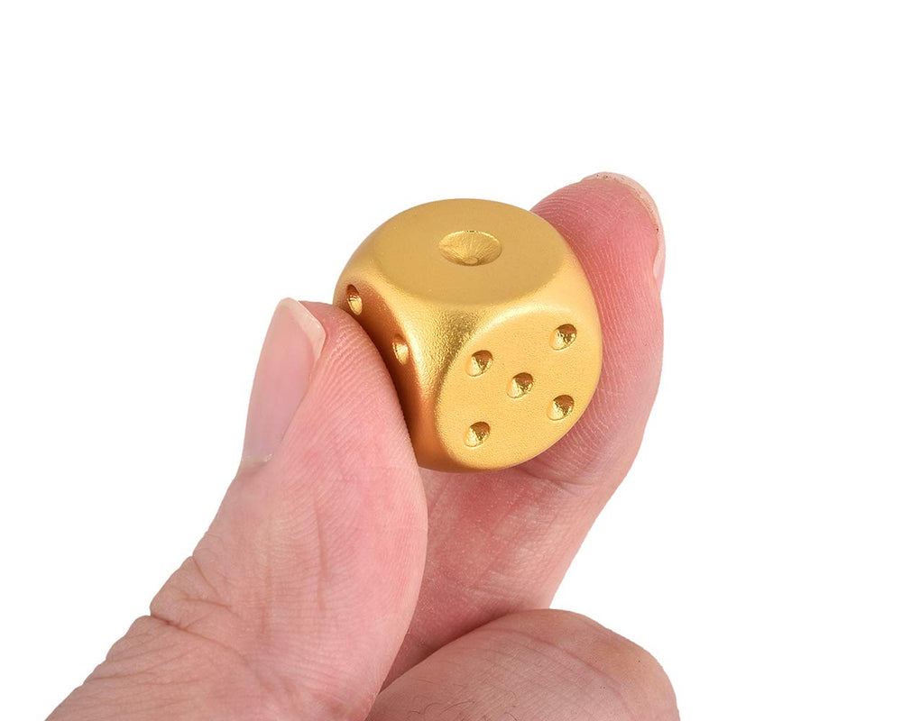DS Distinctive Style close-up on polished shell and gold tone