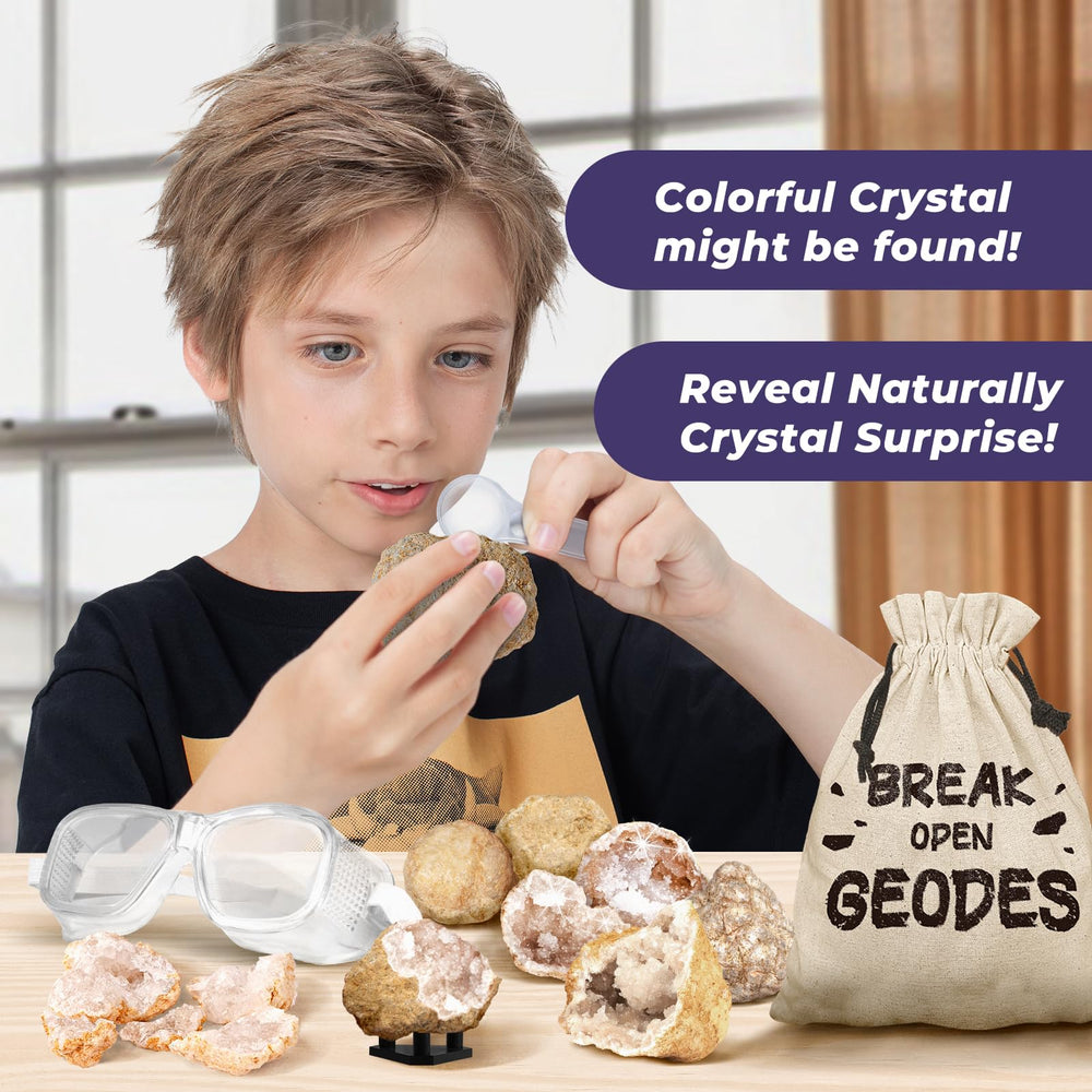 EDUMAN magnifying glass lets you inspect crystal details up close.