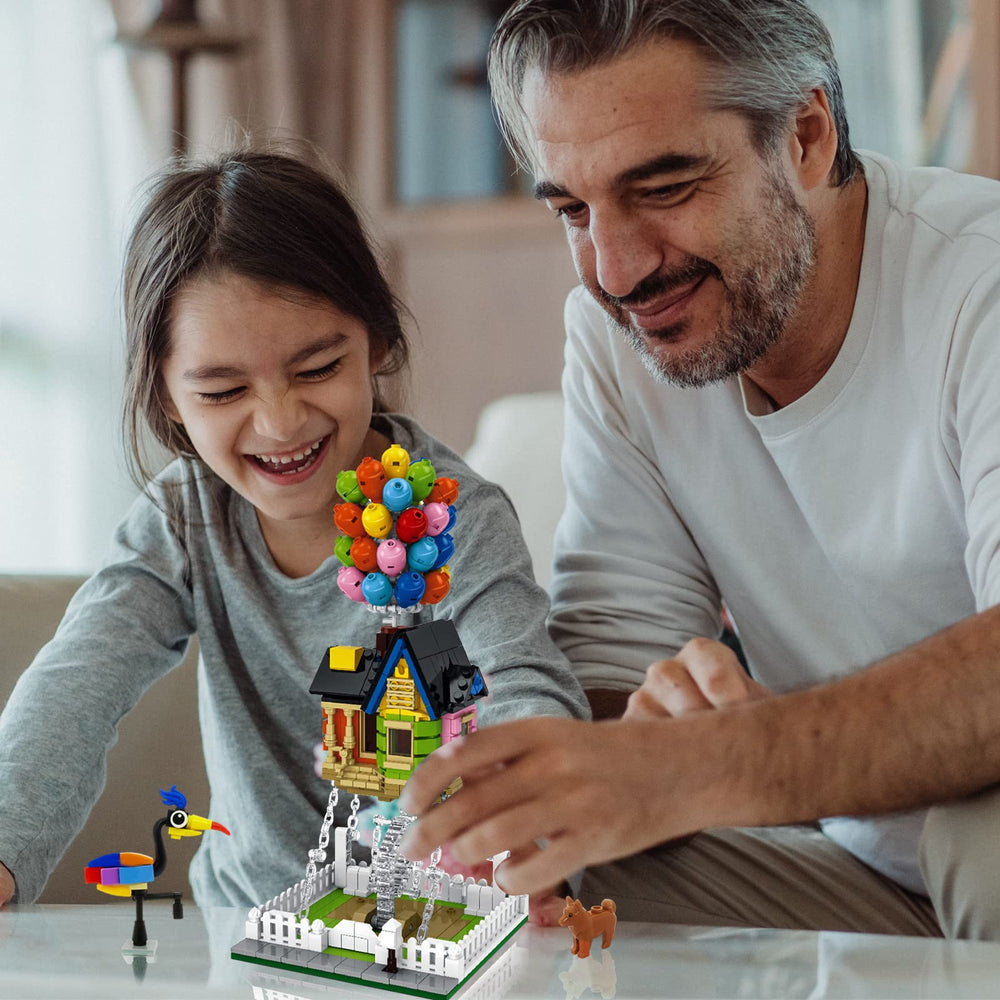ENJBRICK Up Balloon House uses 635 pieces to support STEM learning.