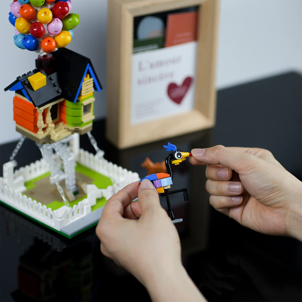 ENJBRICK Up Balloon House assembled, compact display ready for shelf.