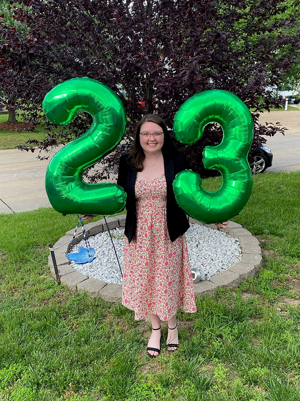Enyeopd Number 25 balloon wall arrangement creates stylish backdrops.