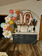 Versatile hanging or stacking display with Enyeopd rose gold 10 balloon.