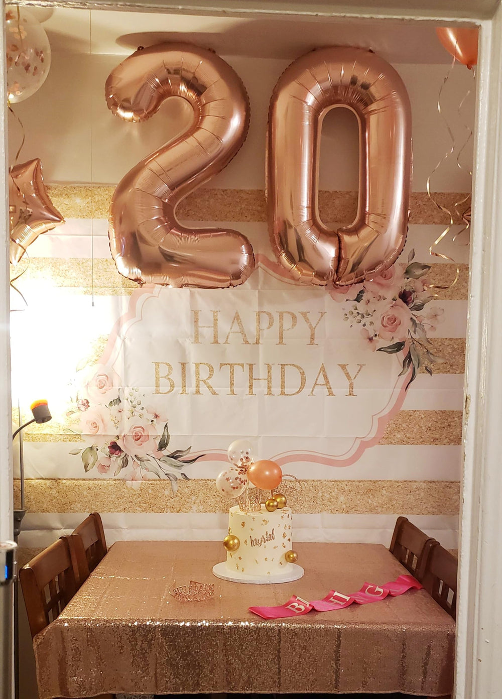 Enyeopd rose gold 10th balloon set adds elegant color to anniversaries.