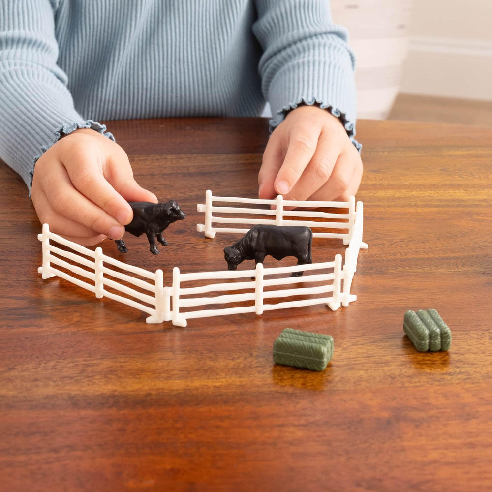 ERTL Case IH grain bin set cows, adds livestock to play scenes