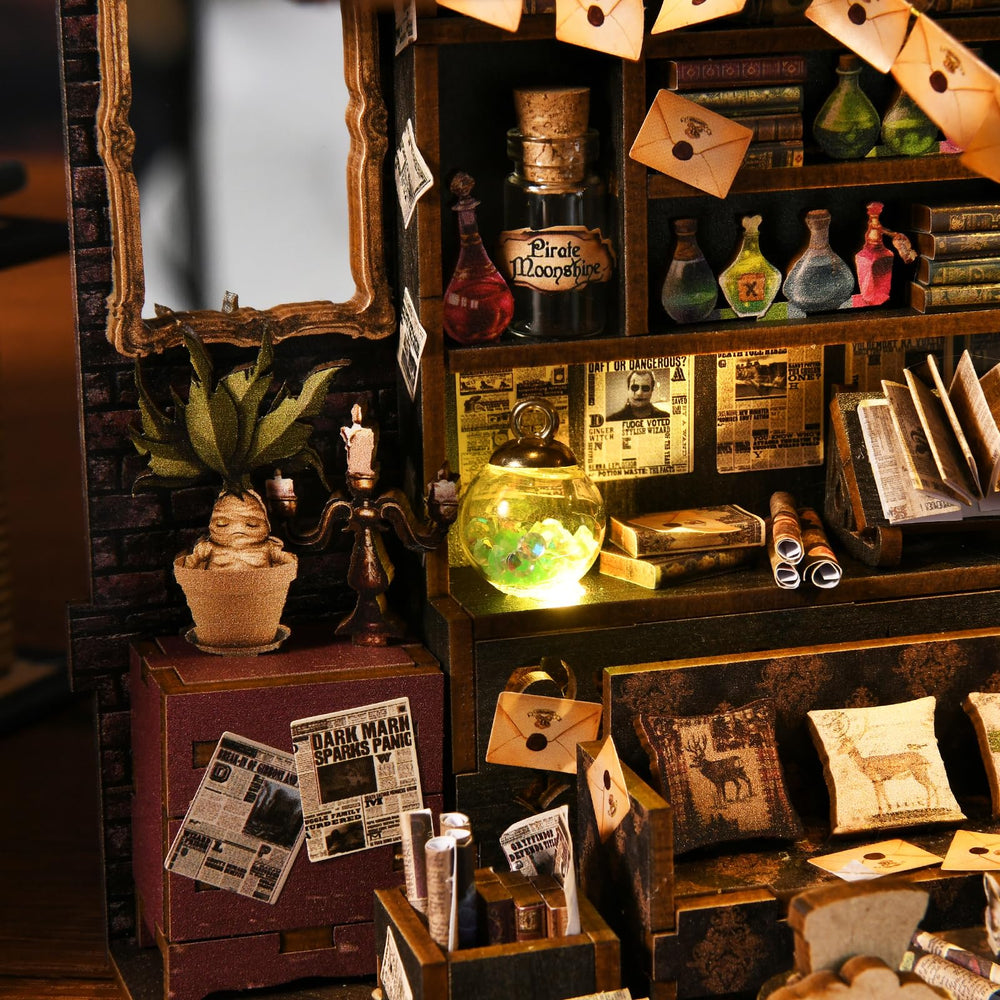 ETKVR Book Nook Kit’s dust cover keeps your tiny world clean and protected.