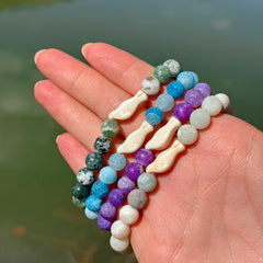 Fahlo elastic one-size seal bracelet offering comfortable fit for most wrists