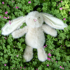 Farnesaa Weighted Bunny applies gentle deep pressure for calm focus.