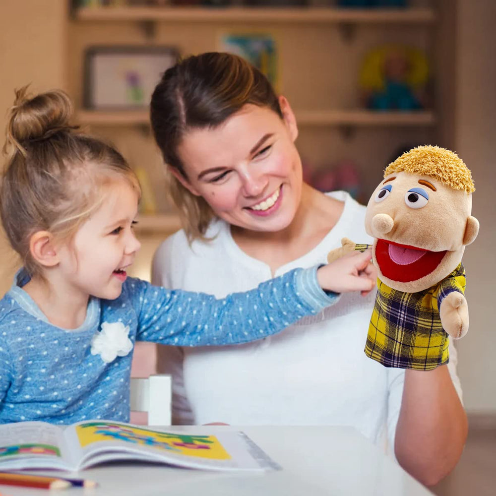 Fimigid grandfather puppet: large mouth and accessible design for expressive scenes