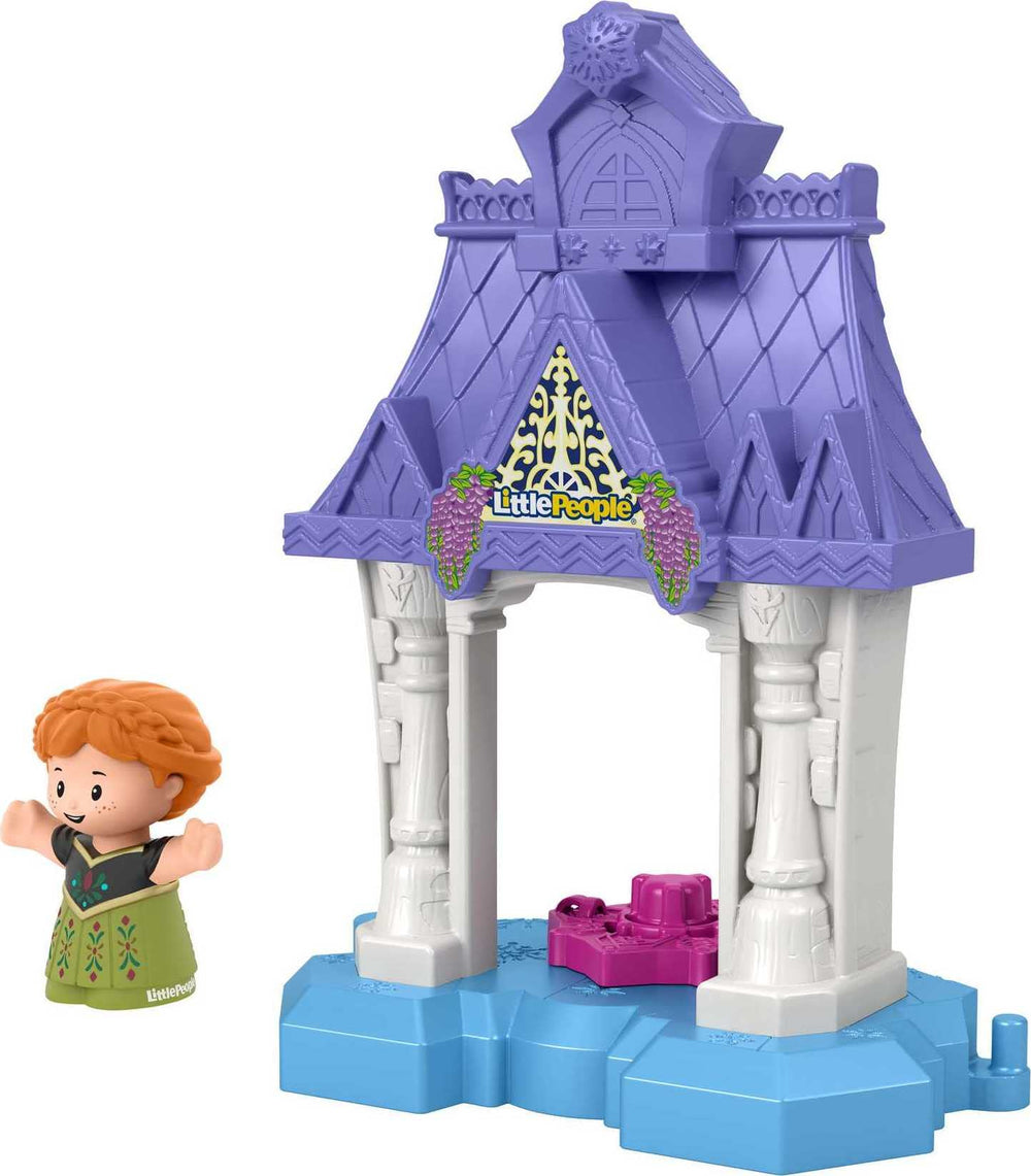 Portable Anna castle set is compact and easy for toddlers