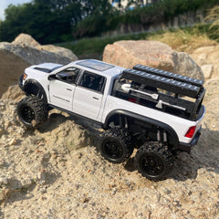 FRJV Mammoth 1/24 diecast pickup interior details with open doors offer realistic play.
