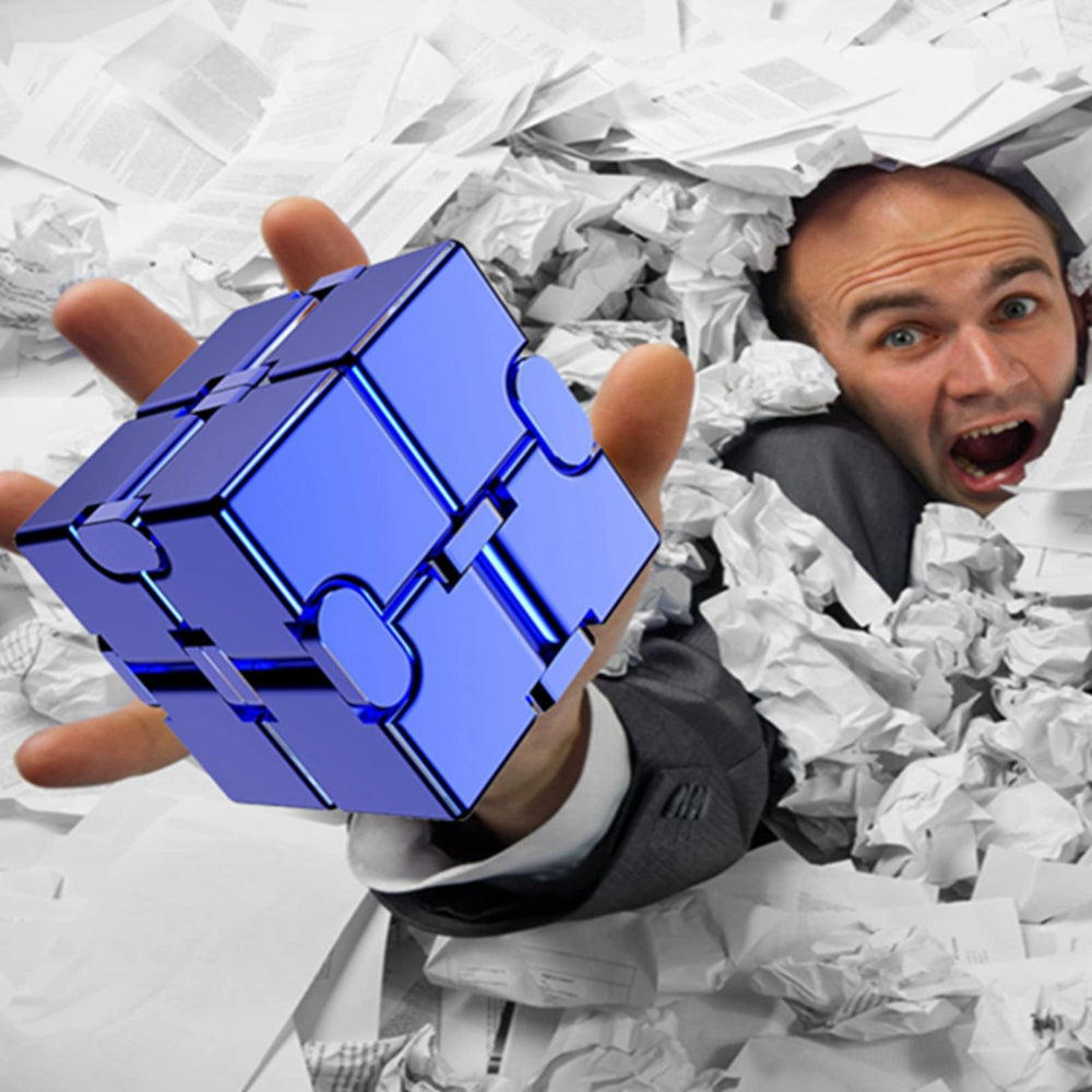 FUFUYOU Infinity Cube blue rotations demonstrating endless flipping for concentration.