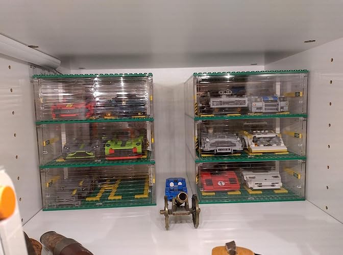 FulHolpe eco-friendly plastic provides sturdy, long-lasting display for toy cars.