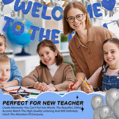 Fulmoon desk-friendly banner creates a warm welcome in lobbies.