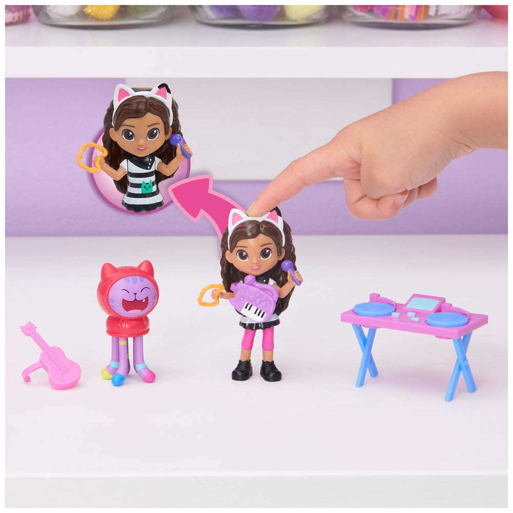 Gabby's Dollhouse Delivery box surprise accessory sparks unboxing excitement.