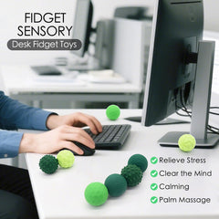 Gairssda on-desk setup supports quiet, focused work sessions.