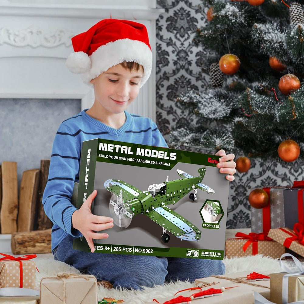 Garbo Star desk-display-model-airplane invites proud desk showcasing.
