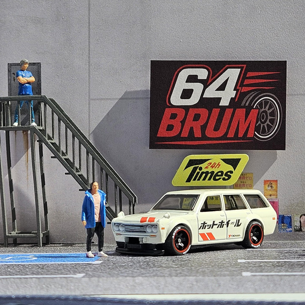 Premium rubber tires provide realistic texture and premium finish.