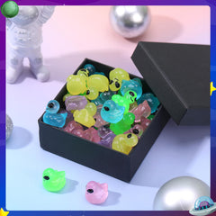 GGSTDDUP alien ducks desktop decor, compact and colorful