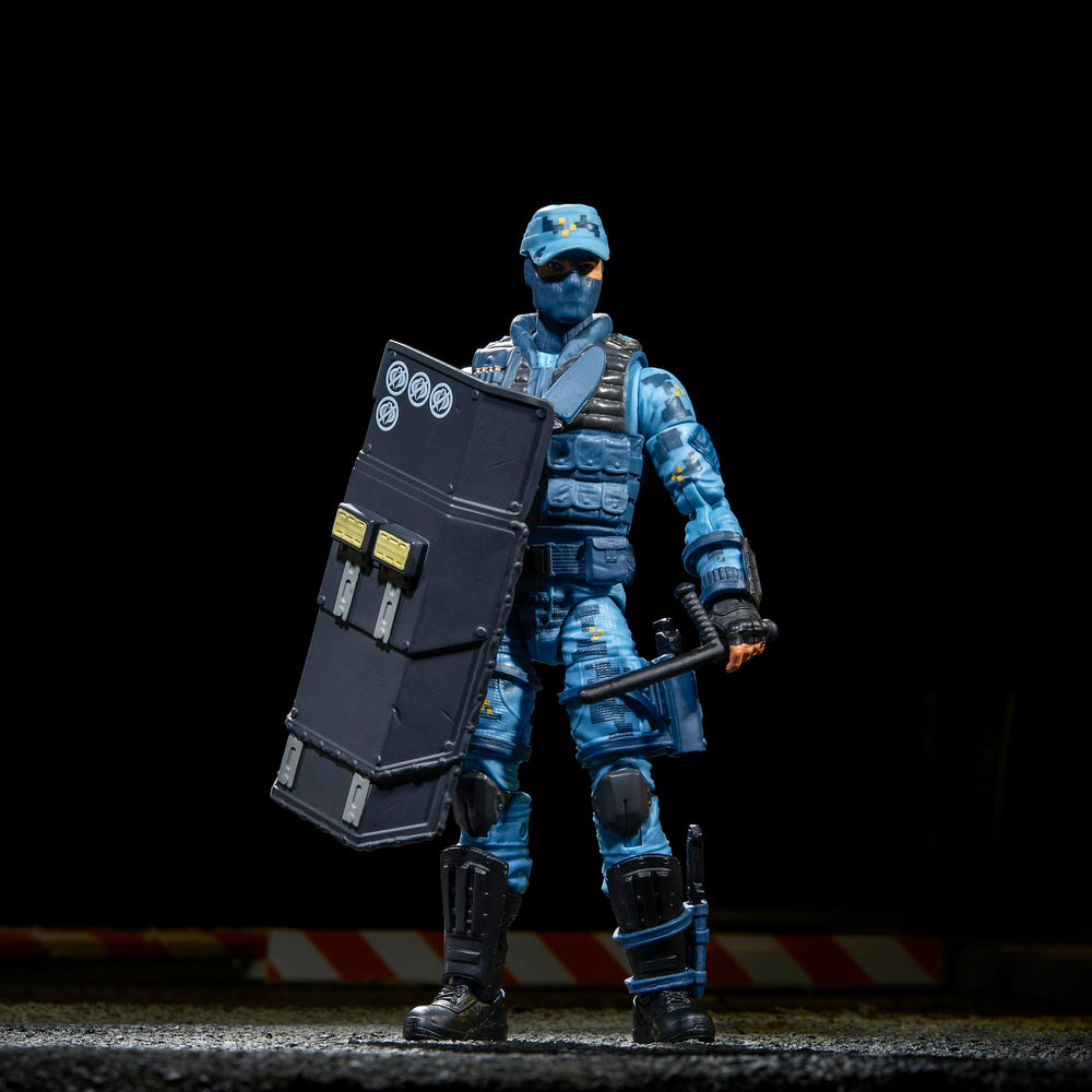 Knives and nightstick accessories enable dynamic battle-ready staging for Shockwave Faria.