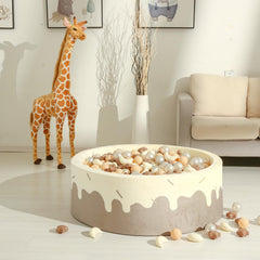 GOGOSO pearl-color balls provide bright, eye-catching accents for photos.