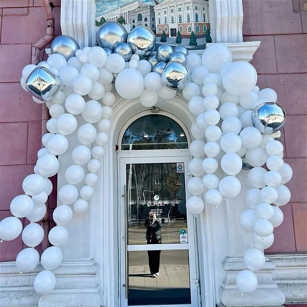 Govpy storage-friendly packaging keeps balloons clean.