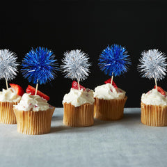 Gyufise easy-insert cake picks simplify decorating with time-saving flair.