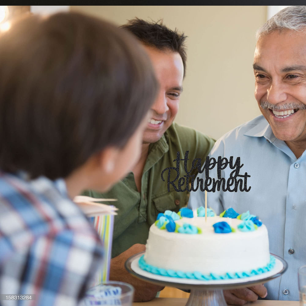 Gyufise retirement theme party decor enhances farewell celebrations on desserts.