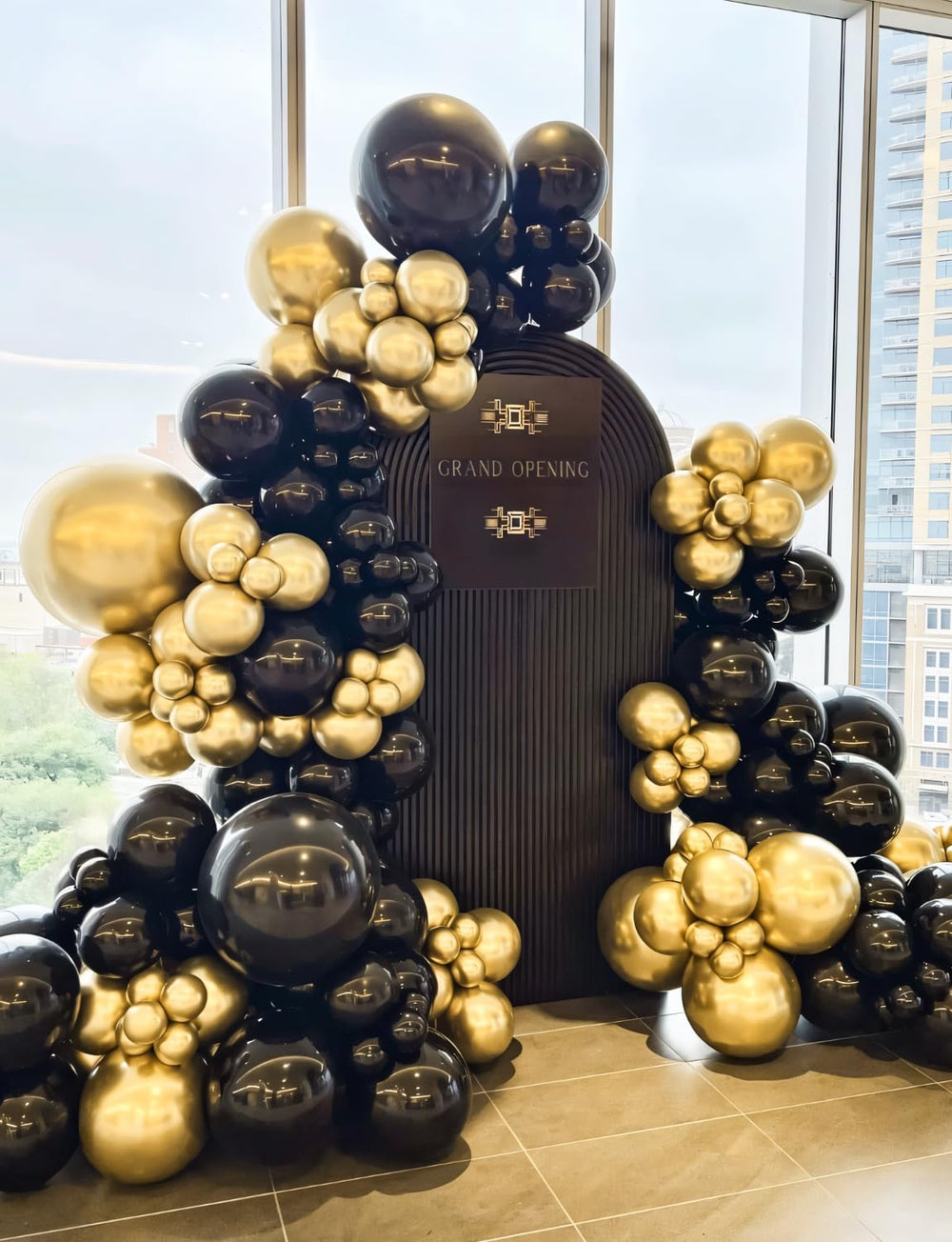 Haolongfa 18-inch gold balloon adds luxurious accents to events