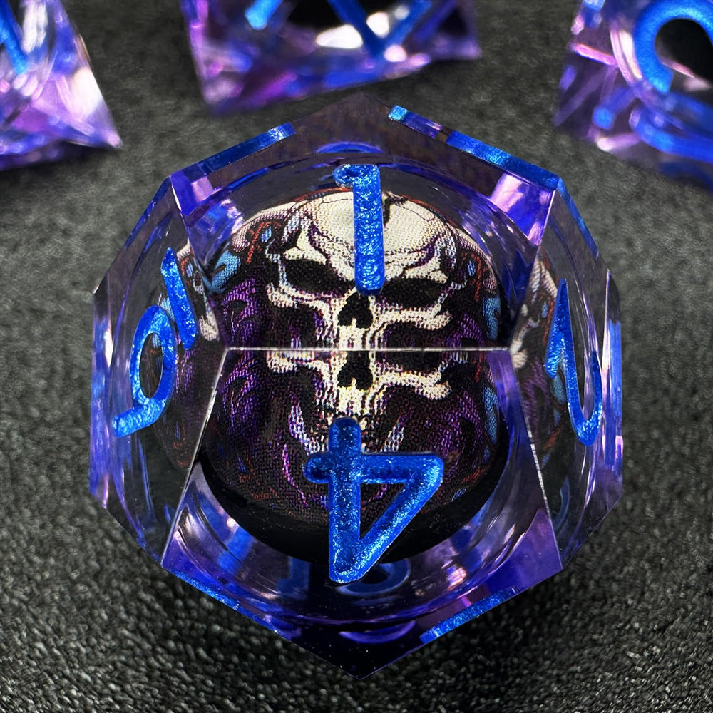 HAOMEJA skull D&D dice D8 compact form with fierce style for quick rounds.