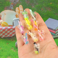 Harewu 1:12 scale beverage bottles brighten dollhouse dioramas.