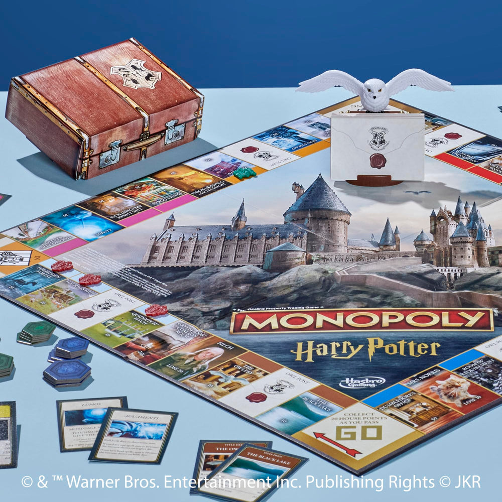 Hasbro Gaming Monopoly Harry Potter Edition Owl Post cards bring exciting in-game twists