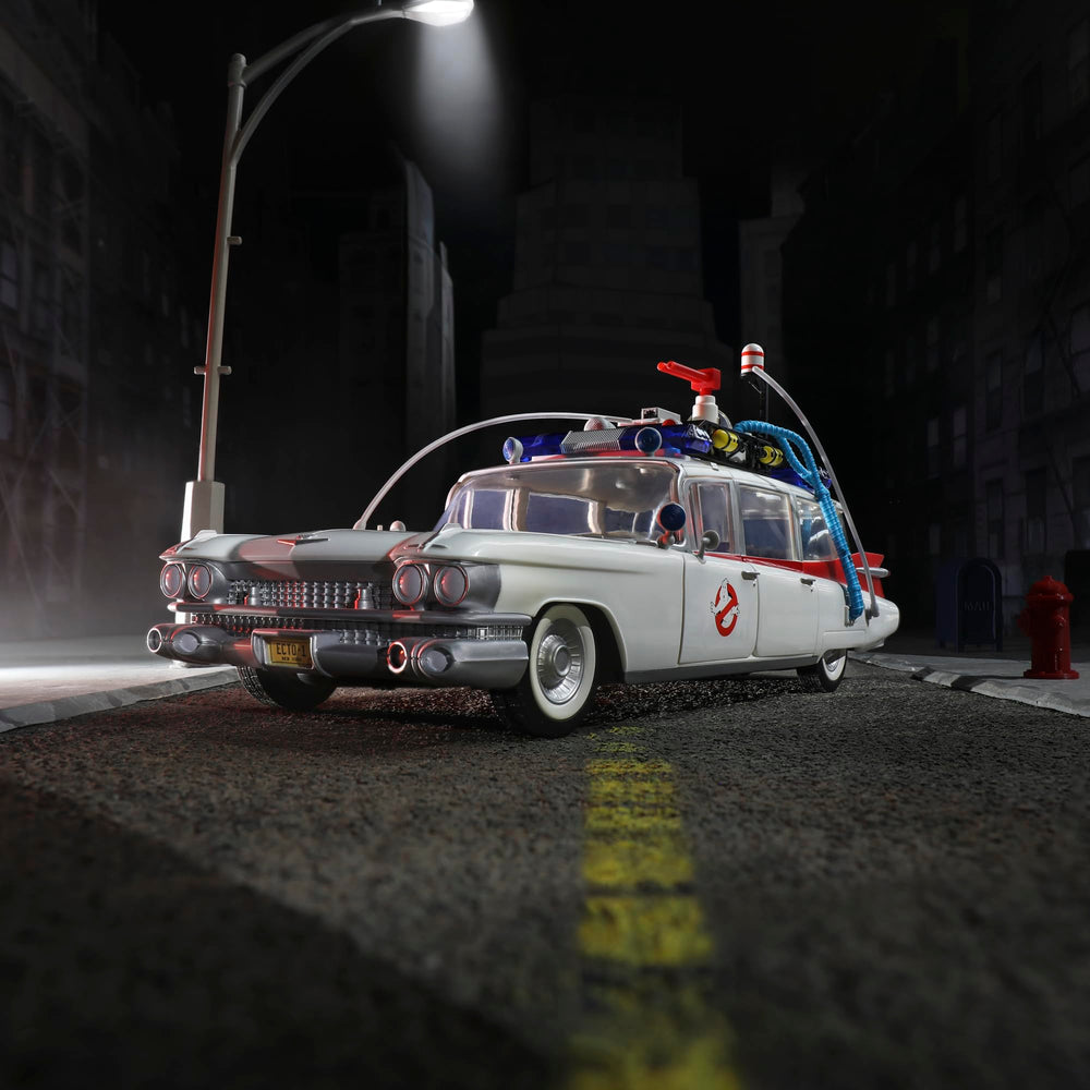 Hasbro Ghostbusters Ecto-1 1984 wheels move for realistic play