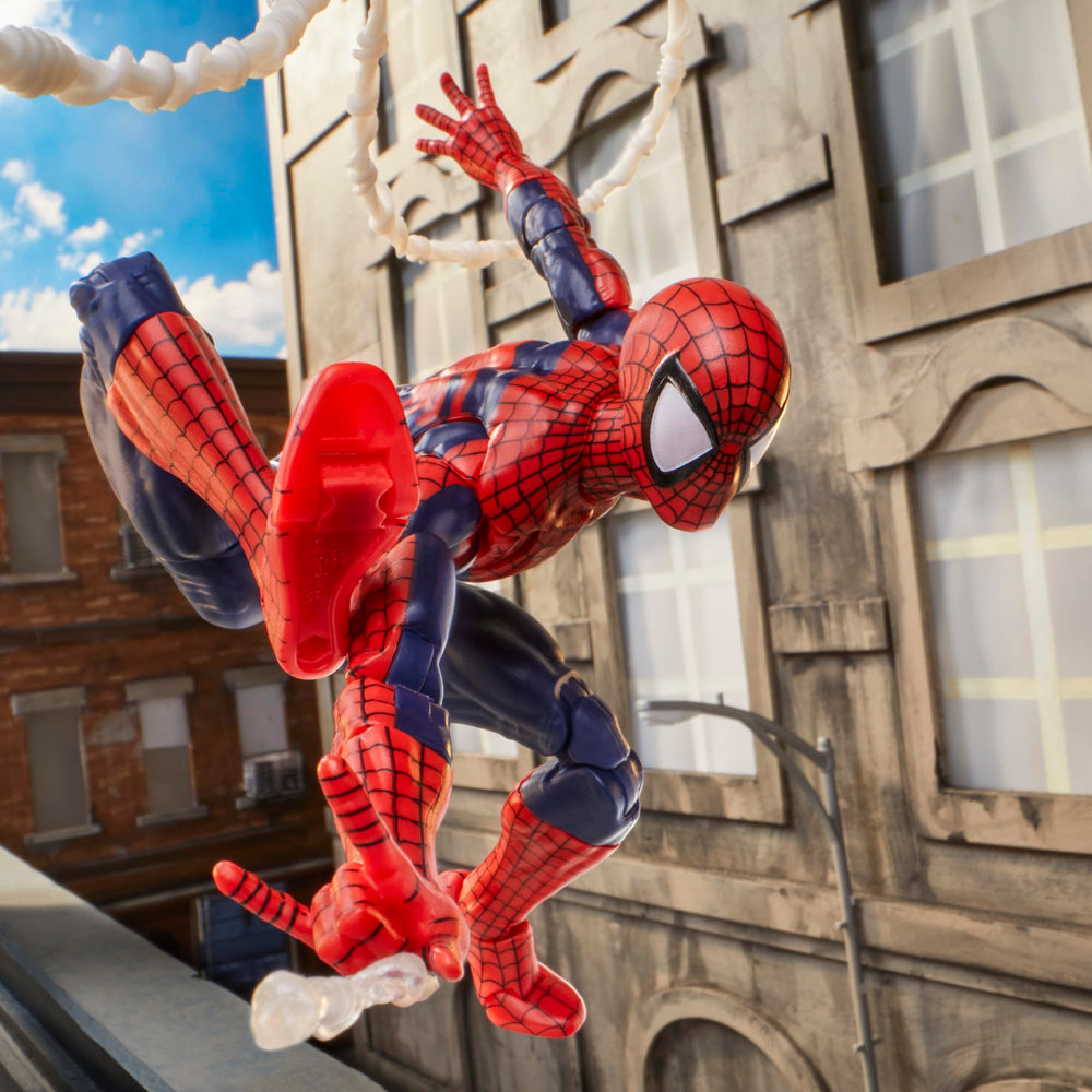 Hasbro Marvel Legends Spider-Man deluxe spidey-sense head with tingle effect for dramatic scenes.