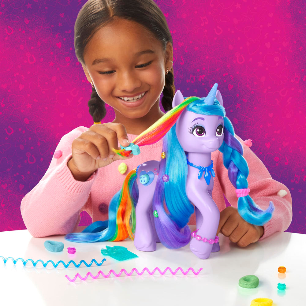Hasbro My Little Pony Izzy Moonbow styling set with 17 pieces